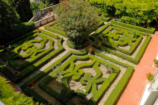 The formal garden at Castello Montegufoni